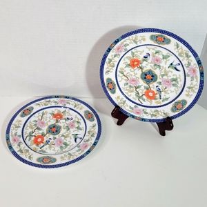 Distinctive Settings Ming Pattern Fine Porcelain Plates Lot of Two 8"